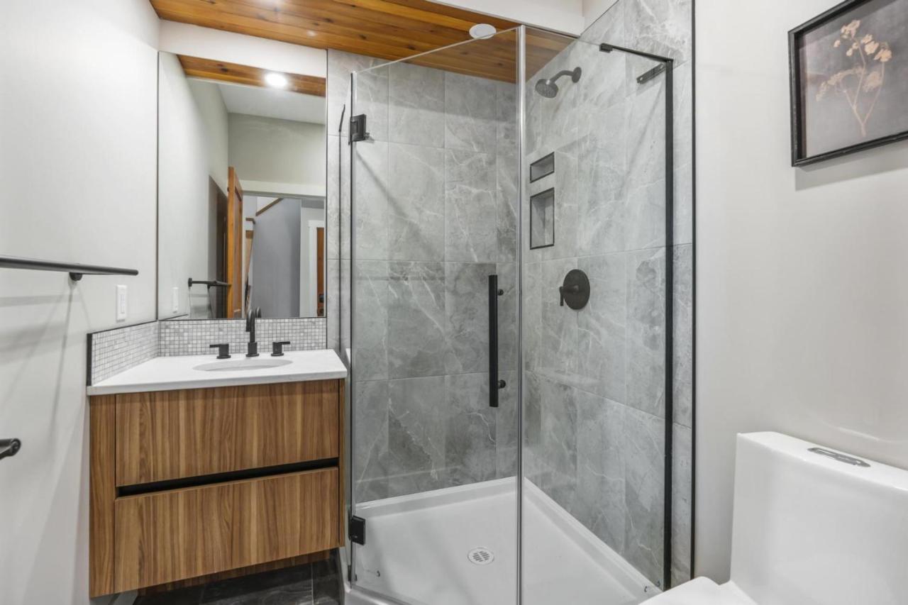 Chalet Monashee - Brand New High-End Property With Amazing Views Big White Ski Resort Exterior photo